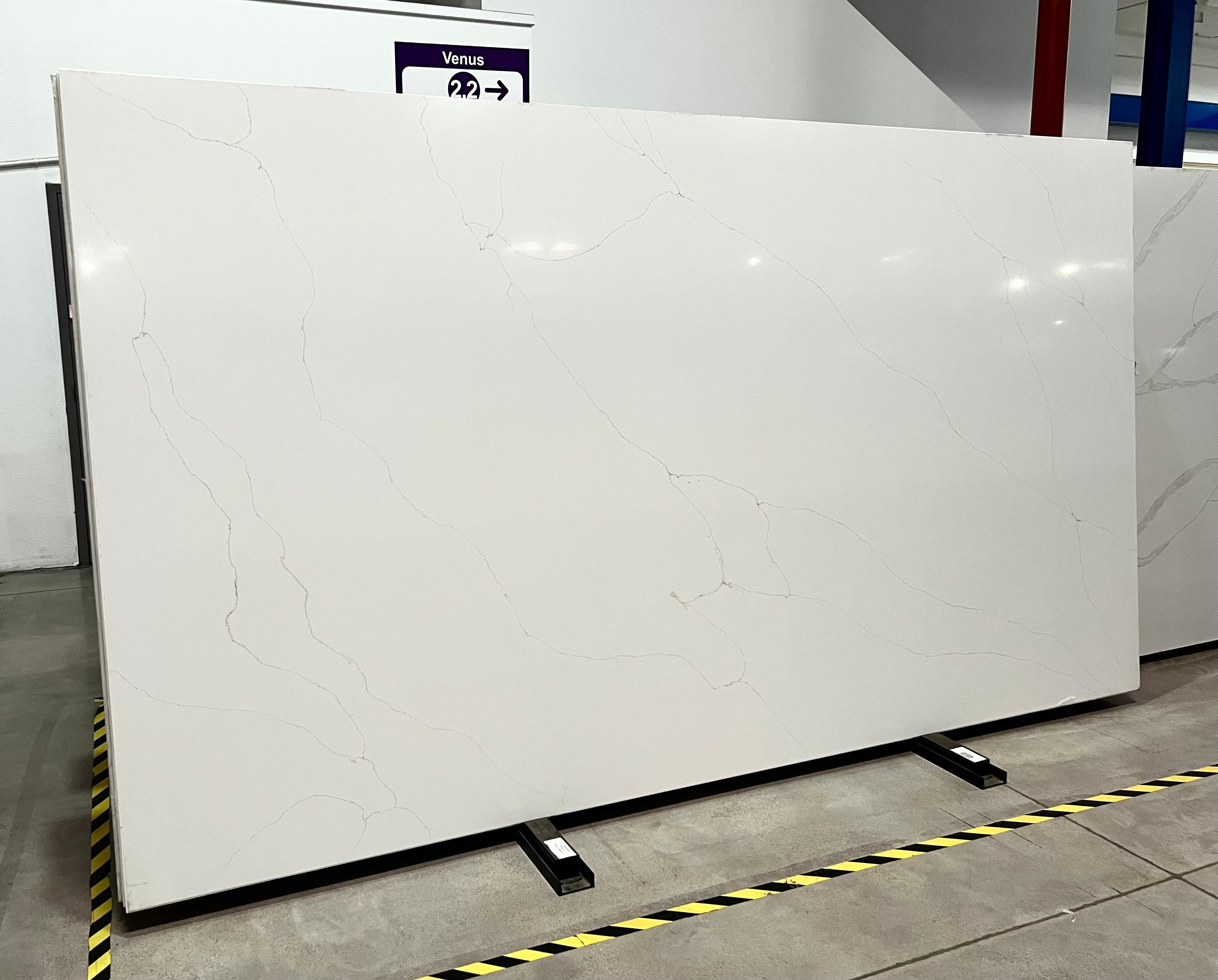 AcarAStone Cal. Whitney Oro 3cm · Polished · 136" × 77" slab, full view