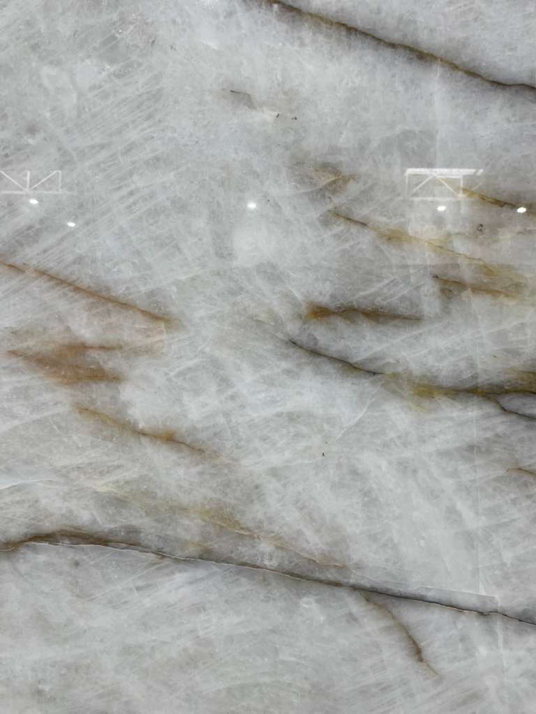 Cristallo Extra 2cm · Polished slab, full view