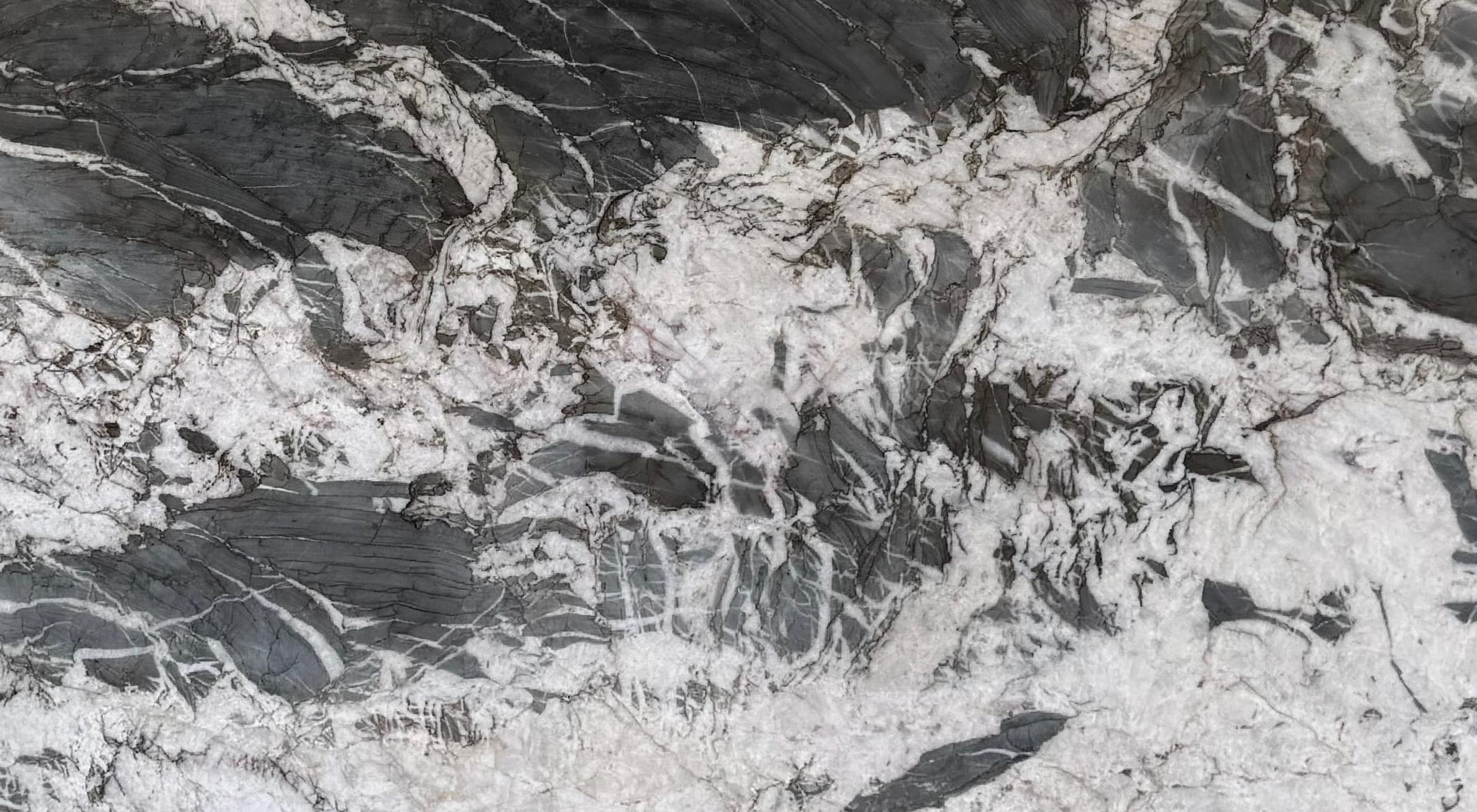 Vitara Quartzite 2cm · Polished slab, full view