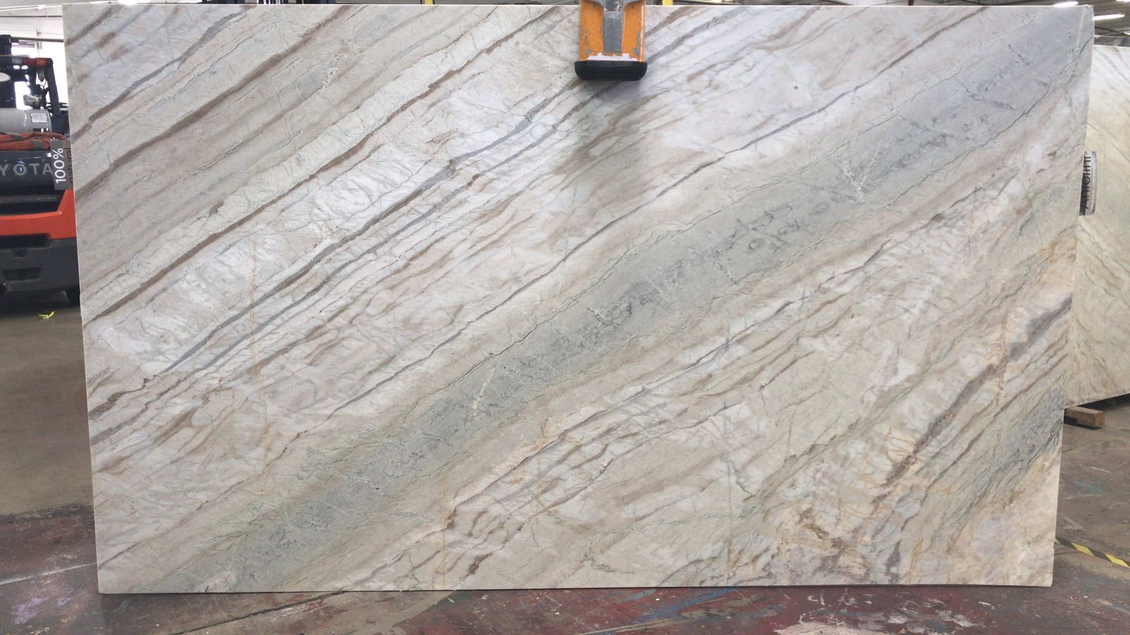 Corteccia Leathered 2cm · Leathered slab, full view