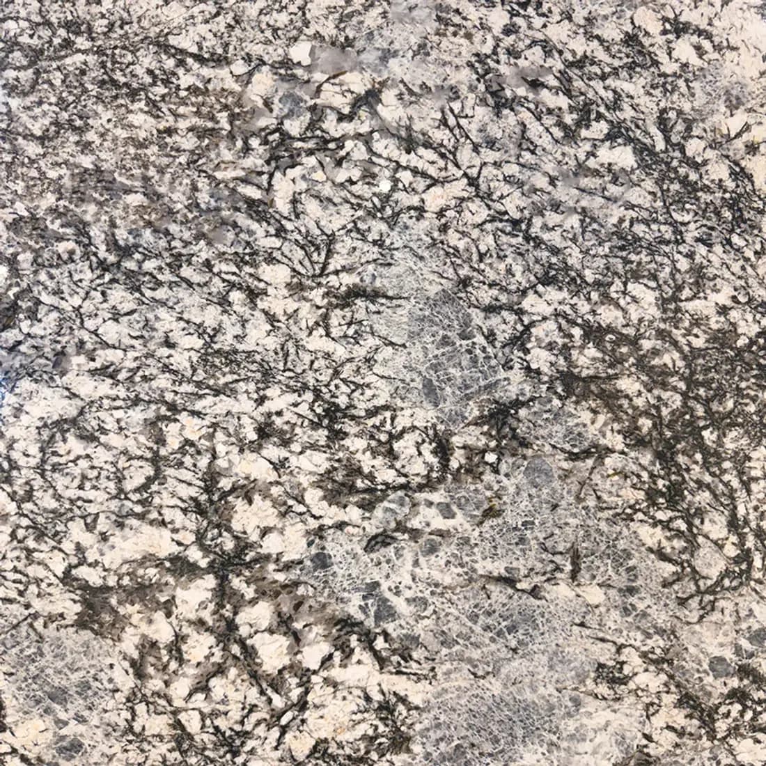 Granite slab with bold natural veining in the Aracruz RE yard