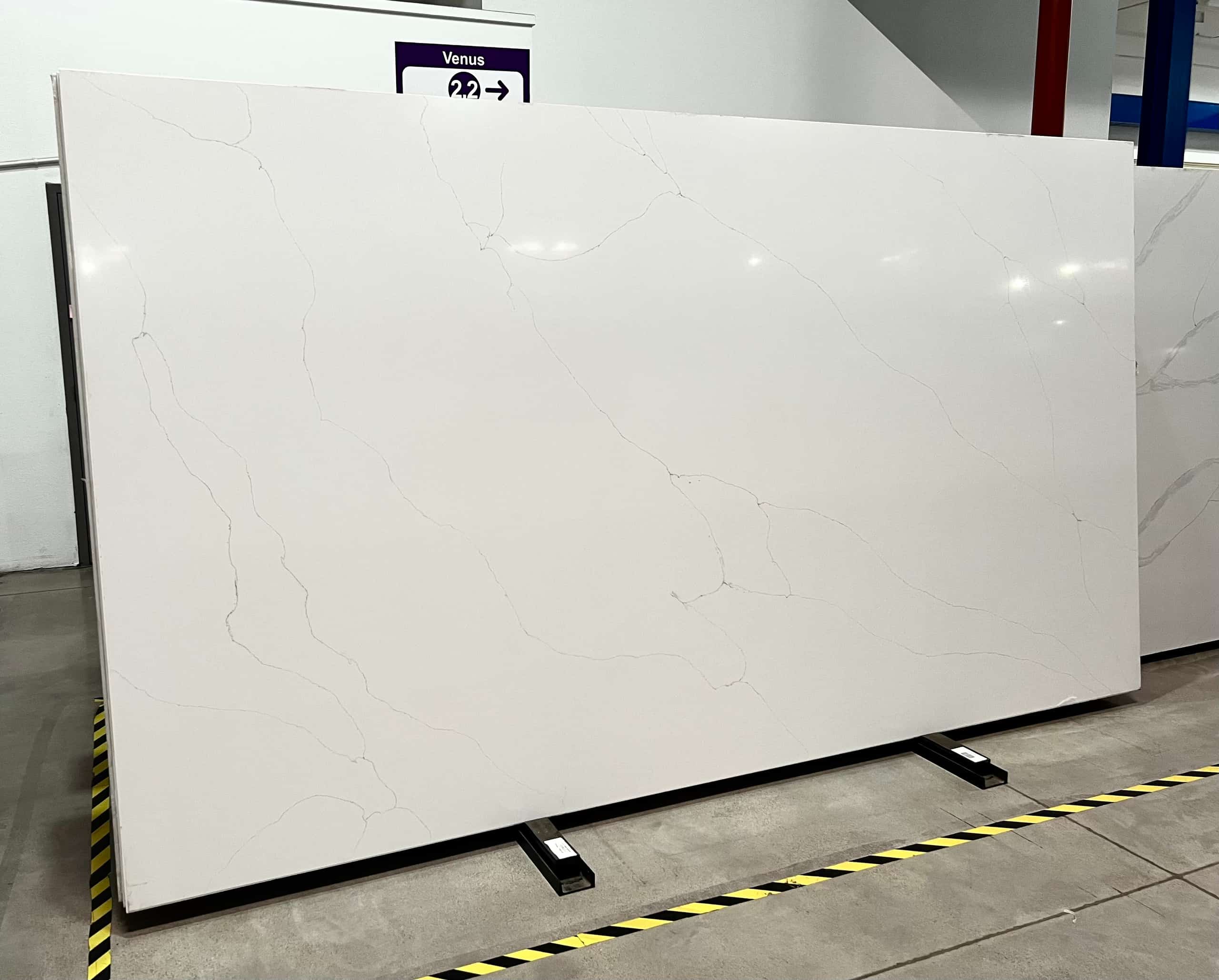 AcarAStone Cal. Whitney Oro slab at Aracruz RE