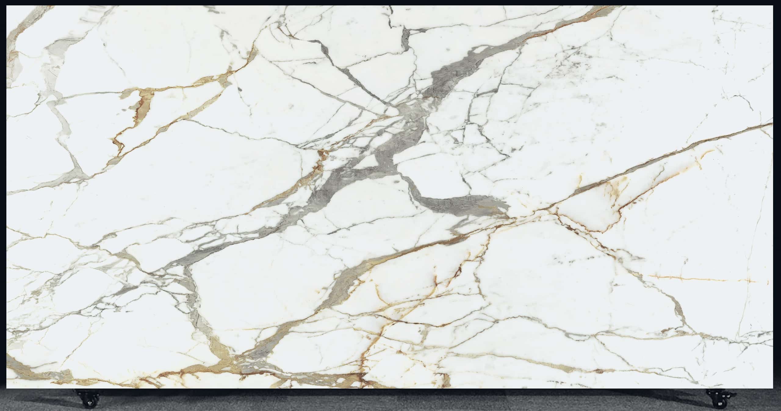 FLORIM Eternal Gold Glossy slab at Aracruz RE