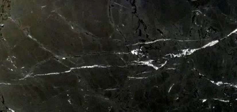 Obsidian slab at Aracruz RE